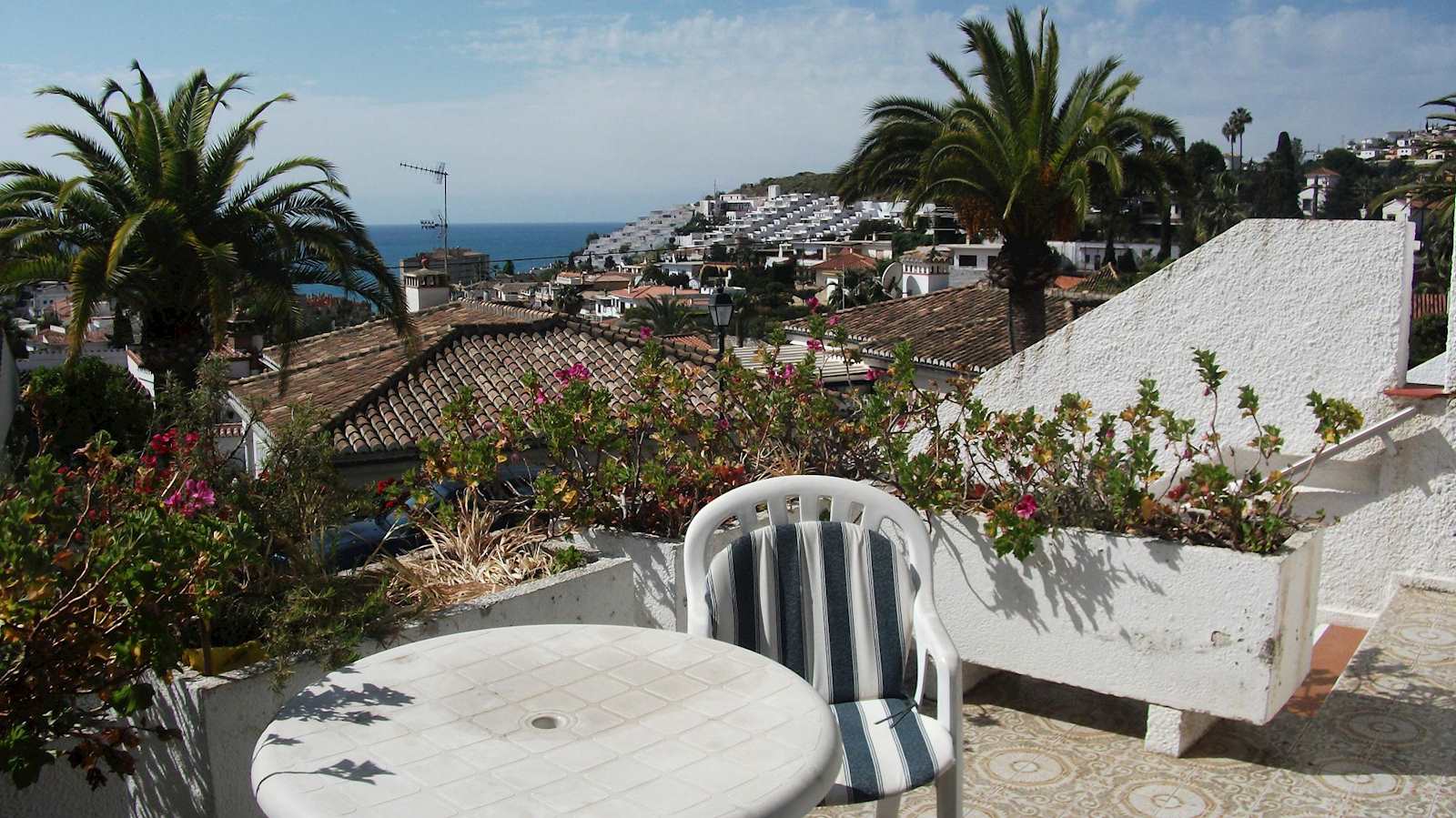 2 sovrum Hus att hyra i Almunecar med pool garage - 850 € (Ref: 1059330)