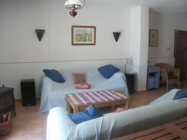 3 slaapkamer Villa voor vakantieverhuur in Lecrín met zwembad - € 250 (Ref: 1059347)