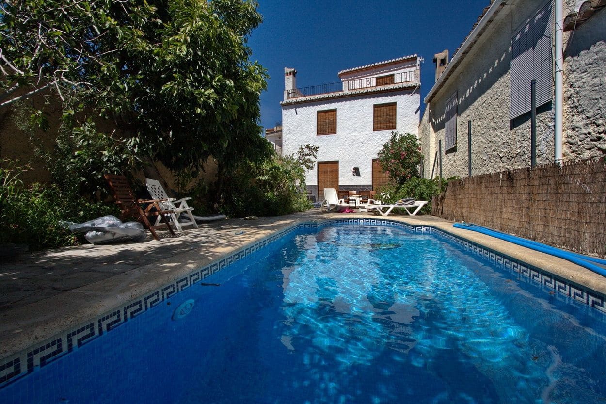 3 slaapkamer Villa voor vakantieverhuur in Lecrin met zwembad - € 250 (Ref: 1059347)