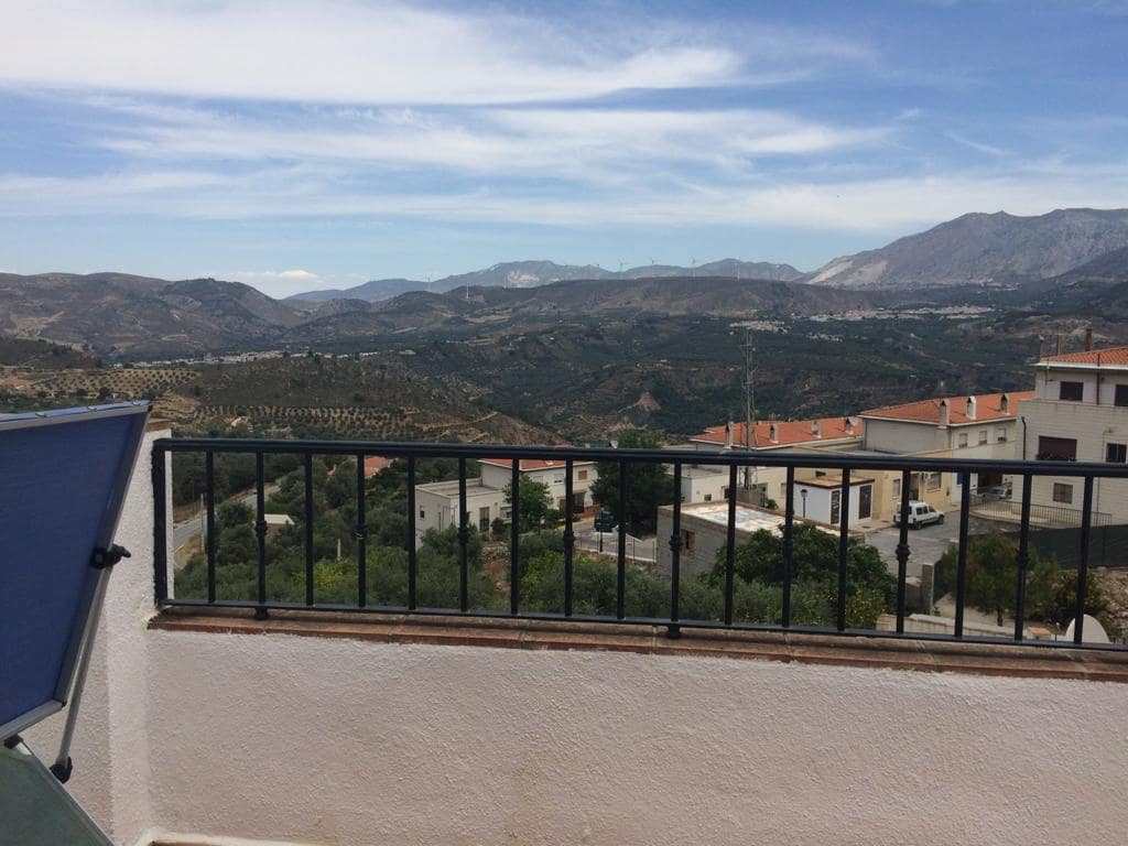 3 slaapkamer Huis voor vakantieverhuur in Pinos del Valle met zwembad garage - € 150 (Ref: 1325766)