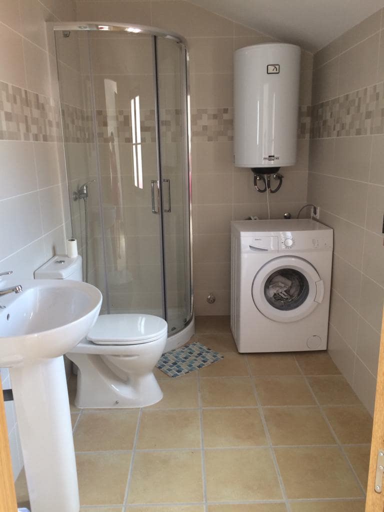 3 slaapkamer Huis voor vakantieverhuur in Pinos del Valle met zwembad garage - € 150 (Ref: 1325766)