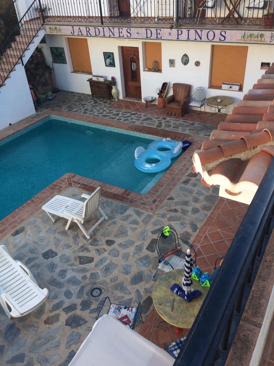 3 slaapkamer Huis voor vakantieverhuur in Pinos del Valle met zwembad garage - € 150 (Ref: 1325766)