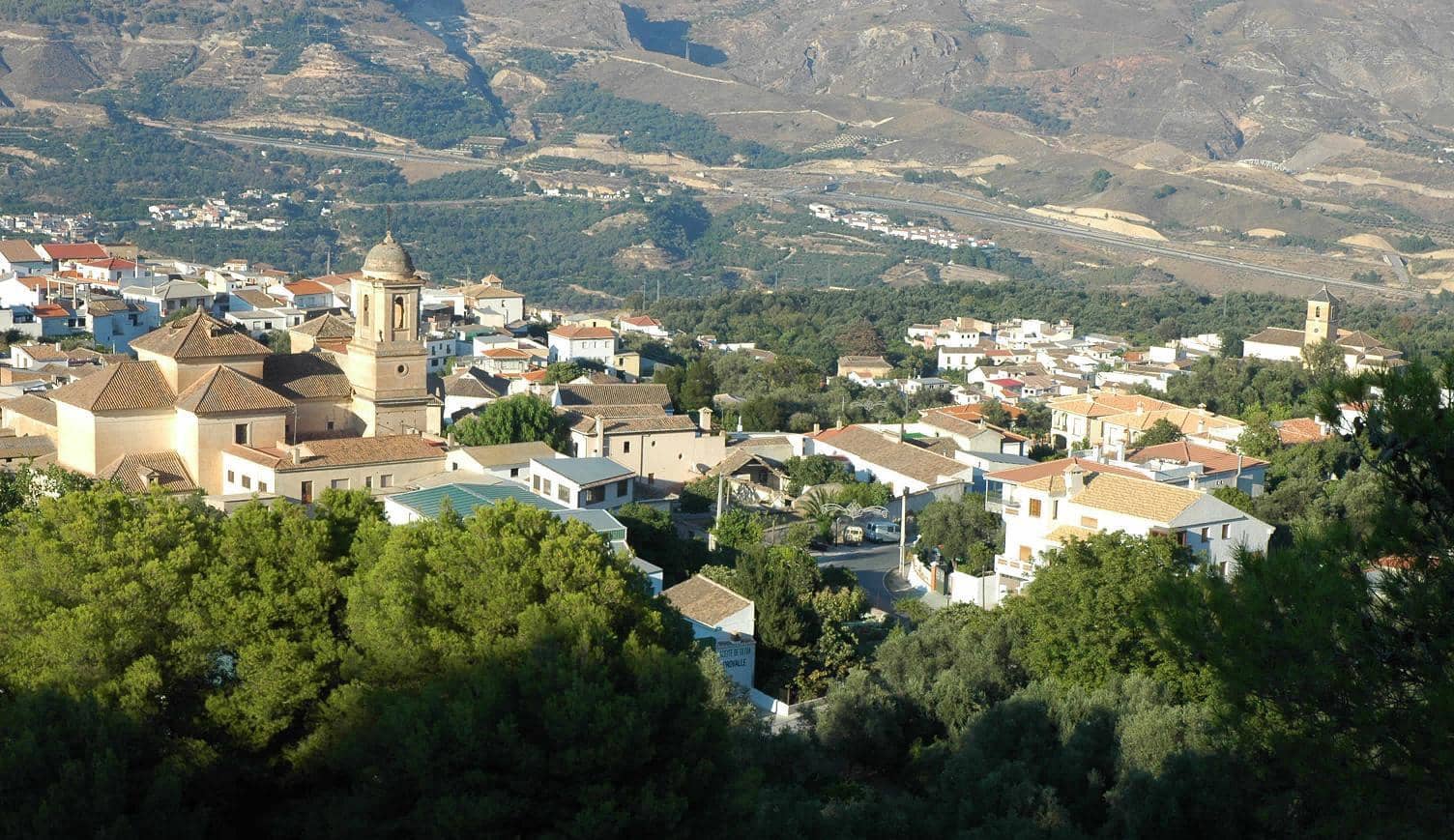 3 slaapkamer Huis voor vakantieverhuur in Pinos del Valle met zwembad garage - € 150 (Ref: 1325766)