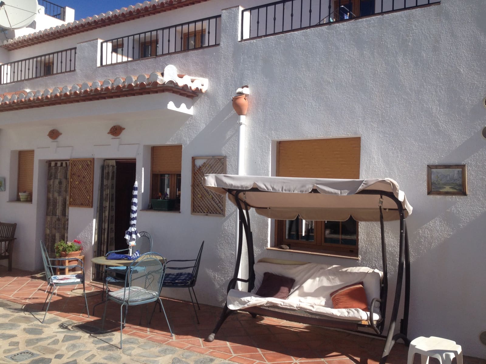 3 slaapkamer Huis voor vakantieverhuur in Pinos del Valle met zwembad garage - € 150 (Ref: 1325766)