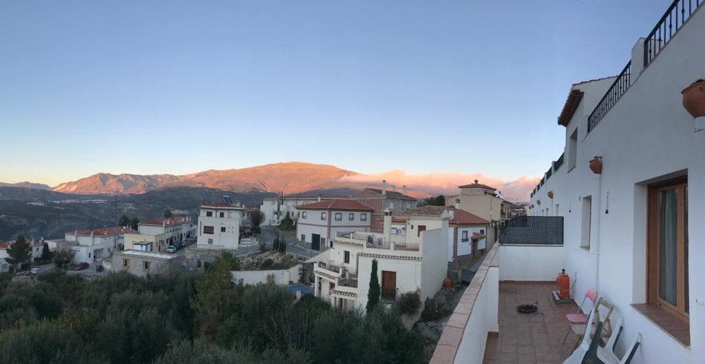 3 slaapkamer Huis voor vakantieverhuur in Pinos del Valle met zwembad garage - € 150 (Ref: 1325766)