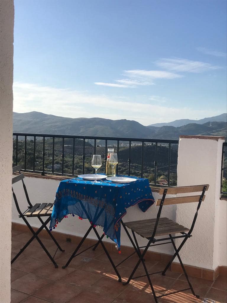 3 slaapkamer Huis voor vakantieverhuur in Pinos del Valle met zwembad garage - € 150 (Ref: 1325766)