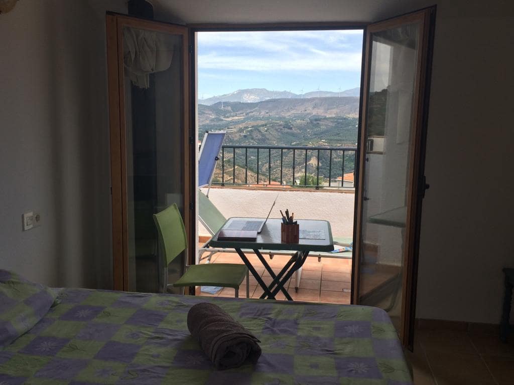 3 quarto Casa em Banda para arrendar em Pinos del Valle com piscina garagem - 675 € (Ref: 2010795)