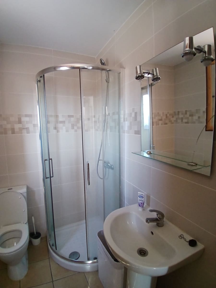 3 quarto Casa em Banda para arrendar em Pinos del Valle com piscina garagem - 675 € (Ref: 2010795)