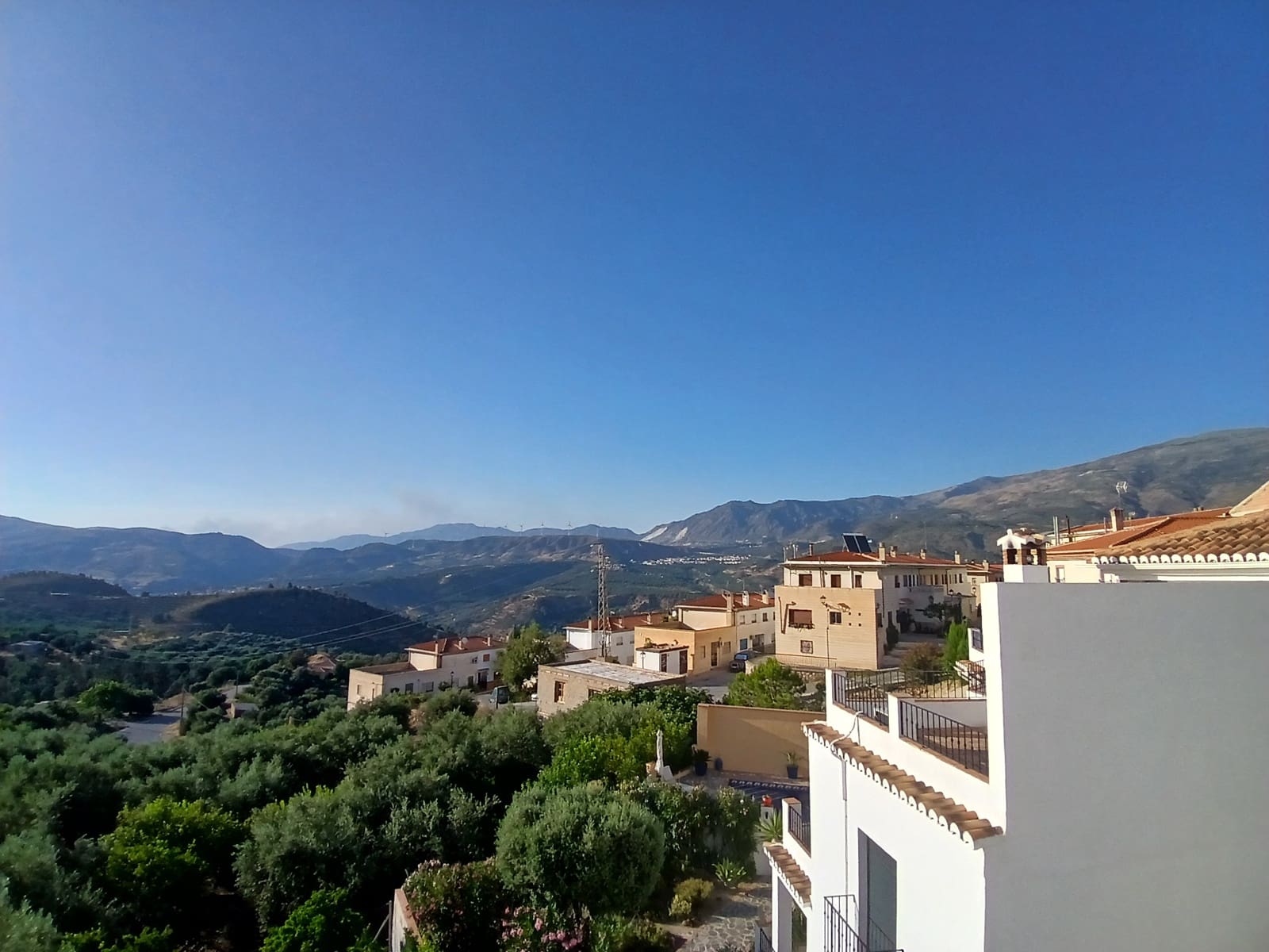 3 quarto Casa em Banda para arrendar em Pinos del Valle com piscina garagem - 675 € (Ref: 2010795)