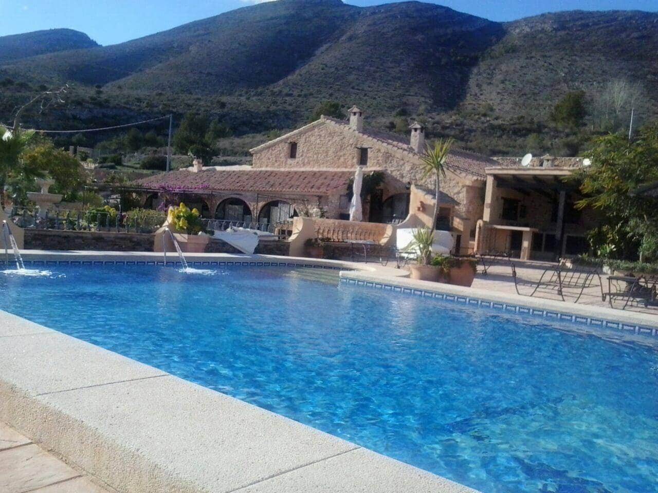 8 makuuhuone Huvila myytävänä paikassa Benissa mukana uima-altaan 
autotalli - 1 250 000 € (Ref: 5774176)