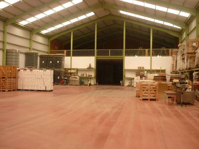 Erhverv til salg i Mota del Cuervo - € 1.200.000 (Ref: 5774247)