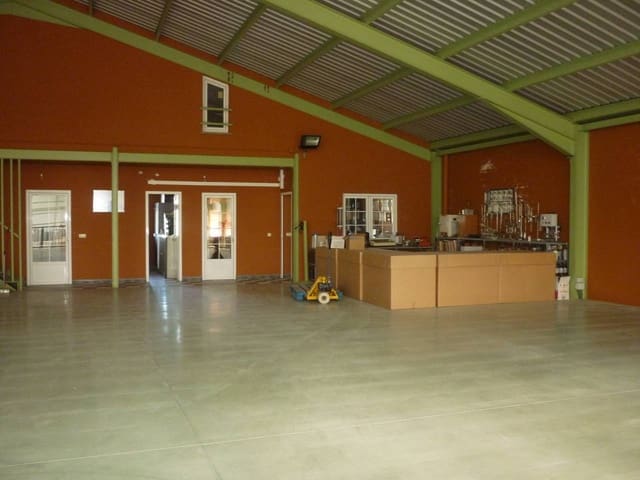 Erhverv til salg i Mota del Cuervo - € 1.200.000 (Ref: 5774247)