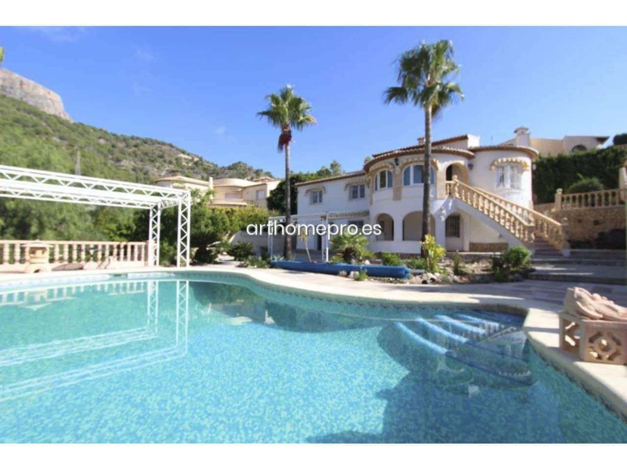 Chalet de 4 habitaciones en Calpe / Calp en venta con piscina garaje - 865.000 € (Ref: 5774281)