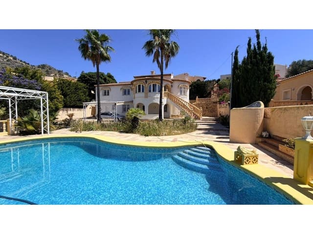 4 makuuhuone Huvila myytävänä paikassa Canuta, Calpe / Calp mukana uima-altaan 
autotalli - 865 000 € (Ref: 5774281)