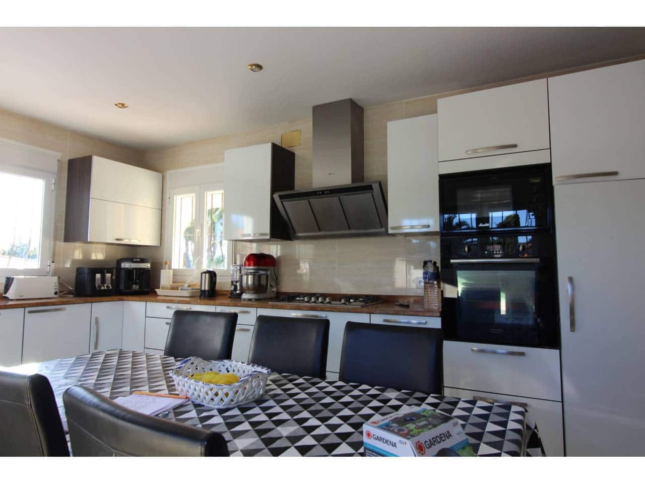 5 bedroom Villa for sale in Calpe / Calp with pool garage - € 785,000 (Ref: 7455593)