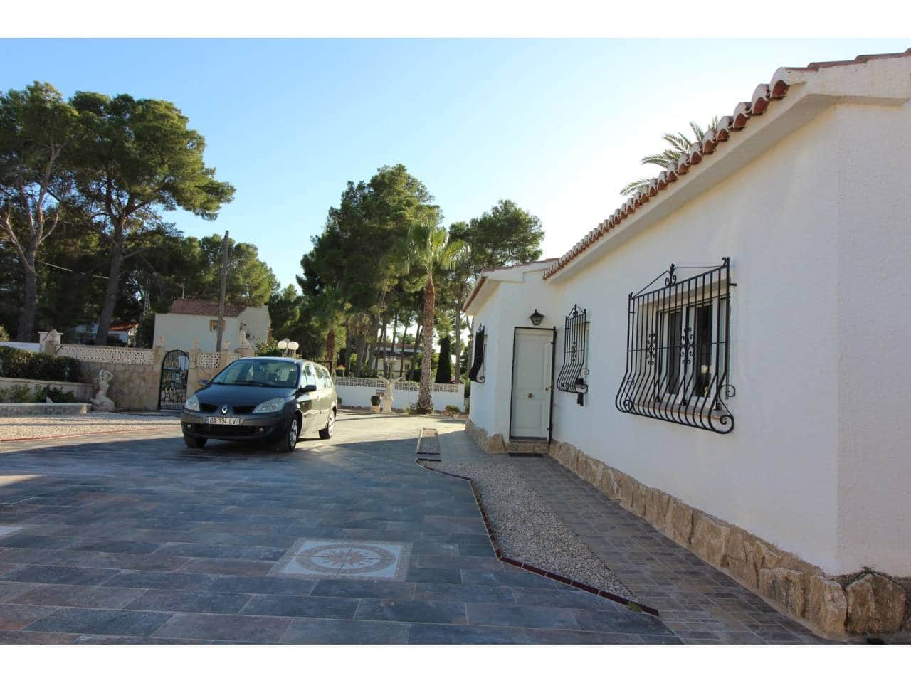 5 bedroom Villa for sale in Calpe / Calp with pool garage - € 785,000 (Ref: 7455593)