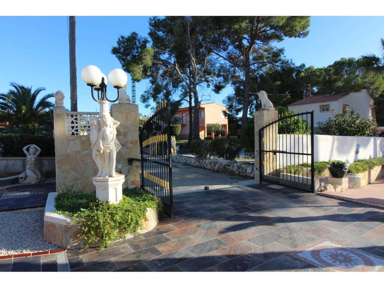 5 bedroom Villa for sale in Calpe / Calp with pool garage - € 785,000 (Ref: 7455593)