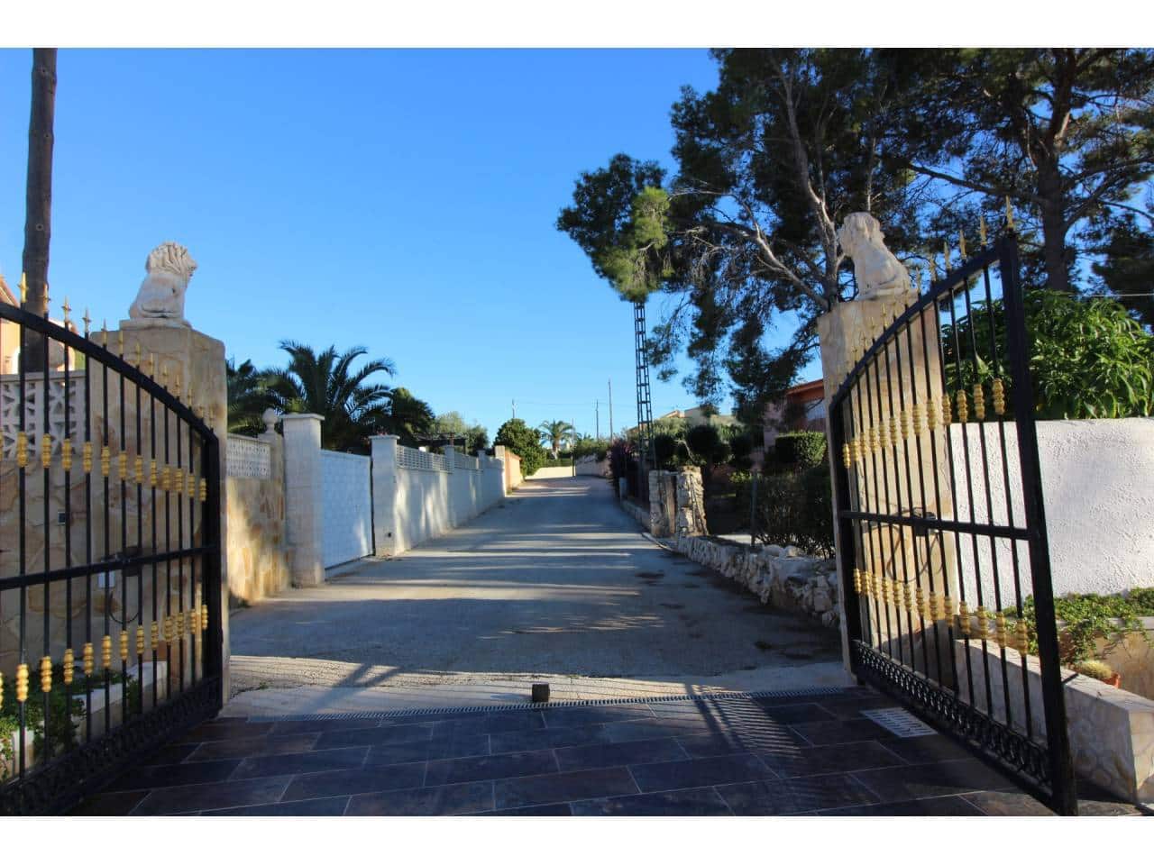 5 bedroom Villa for sale in Calpe / Calp with pool garage - € 785,000 (Ref: 7455593)