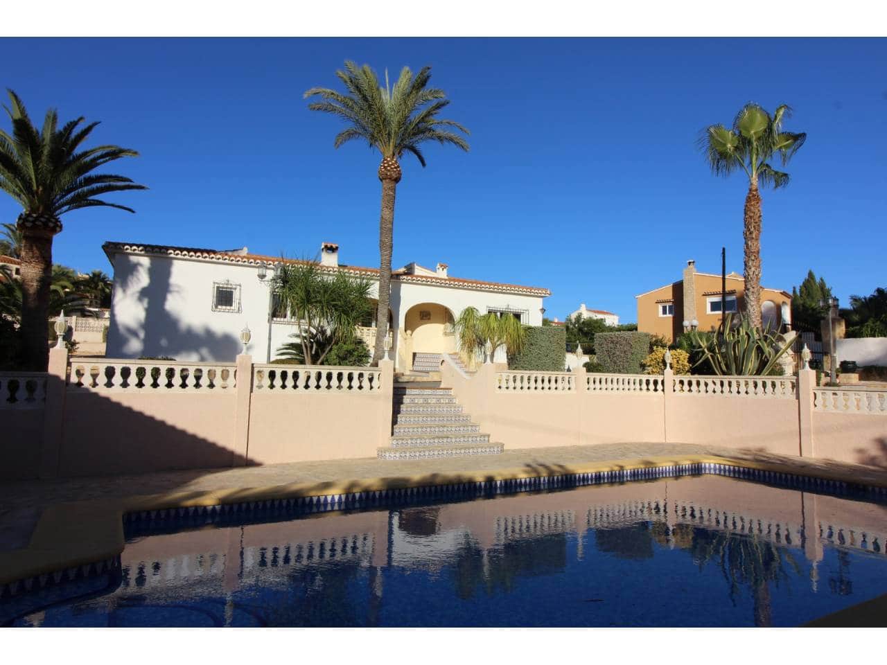 5 bedroom Villa for sale in Calpe / Calp with pool garage - € 785,000 (Ref: 7455593)