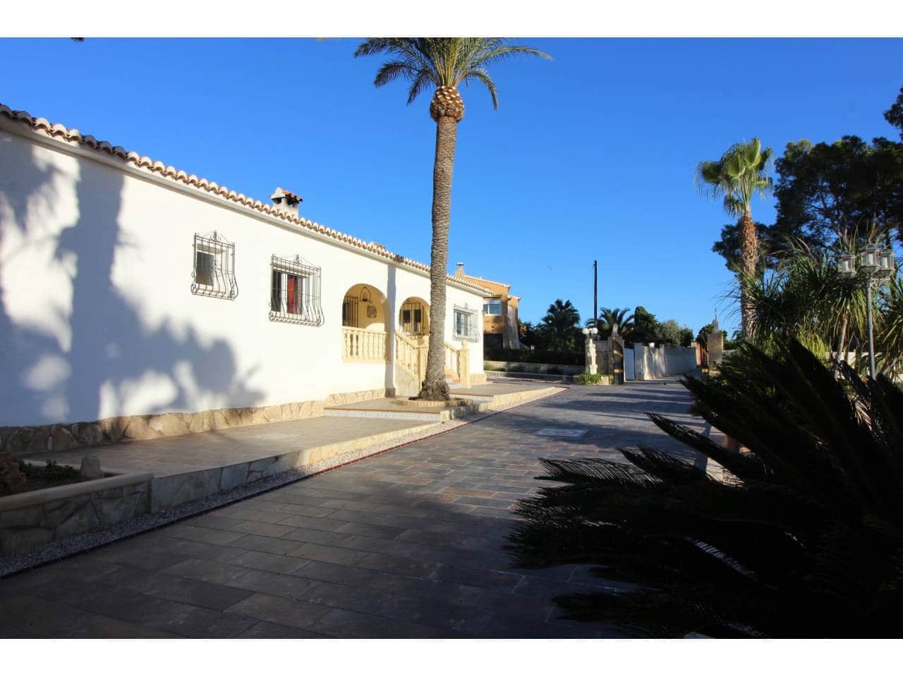 5 bedroom Villa for sale in Calpe / Calp with pool garage - € 785,000 (Ref: 7455593)