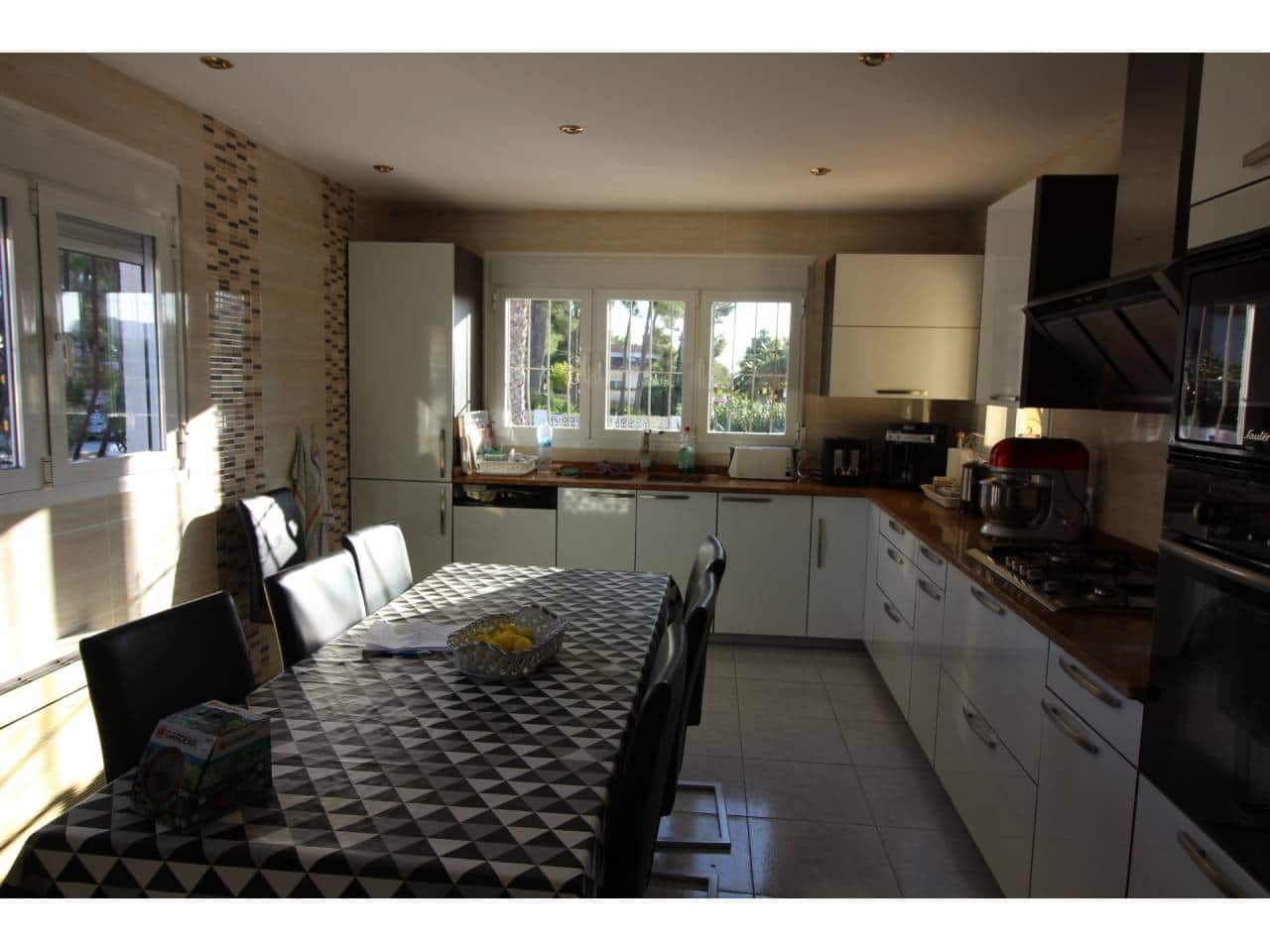 5 bedroom Villa for sale in Calpe / Calp with pool garage - € 785,000 (Ref: 7455593)