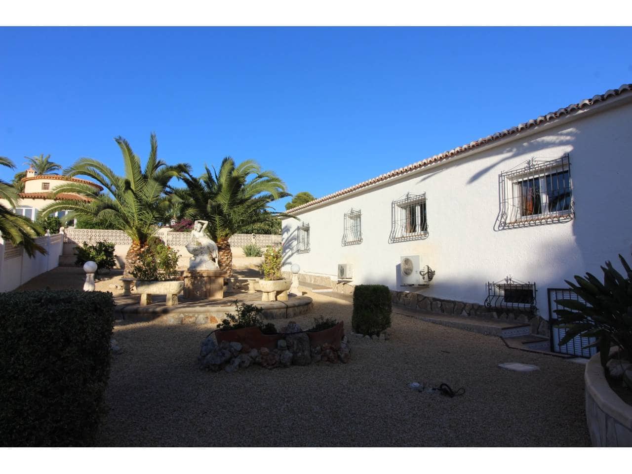 5 bedroom Villa for sale in Calpe / Calp with pool garage - € 785,000 (Ref: 7455593)