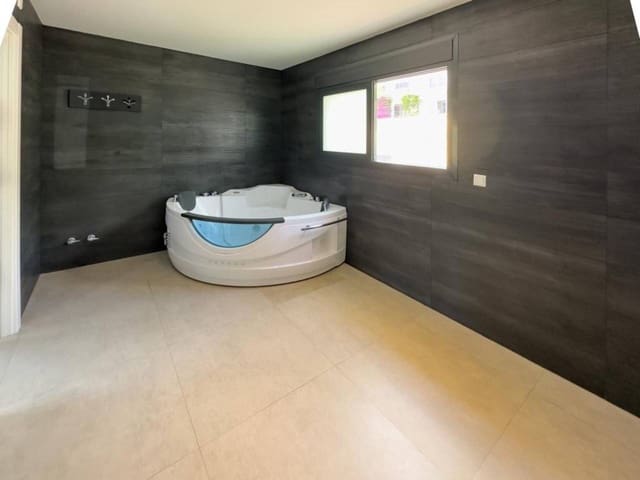 5 bedroom Townhouse for sale in Oltamar - Cucarres, Calpe / Calp - € 875,000 (Ref: 7618076)