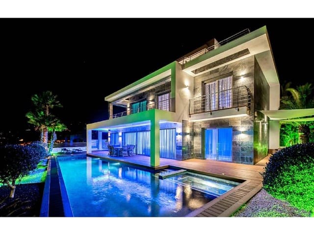 4 soveværelse Villa til salg i Canuta, Calpe / Calp med swimmingpool garage - € 1.890.000 (Ref: 8267437)