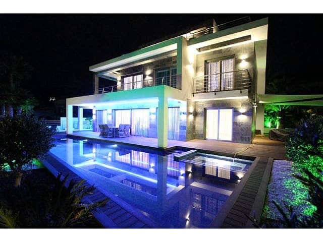 4 soveværelse Villa til salg i Canuta, Calpe / Calp med swimmingpool garage - € 1.890.000 (Ref: 8267437)