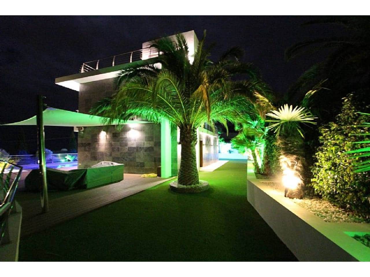 4 soveværelse Villa til salg i Calpe / Calp med swimmingpool garage - € 1.890.000 (Ref: 8267437)