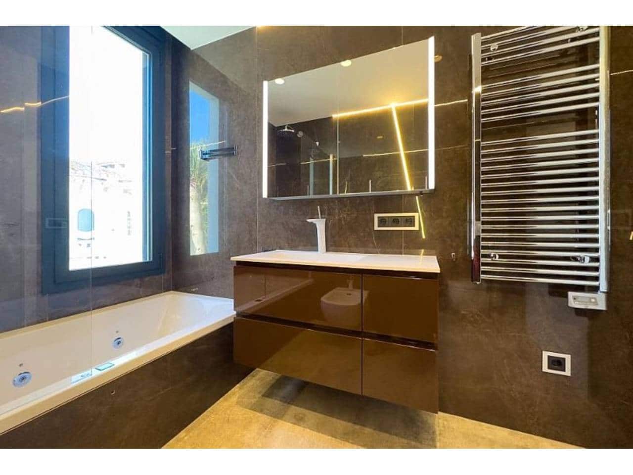 4 makuuhuone Huvila myytävänä paikassa Calpe / Calp mukana uima-altaan 
autotalli - 2 849 000 € (Ref: 8299953)