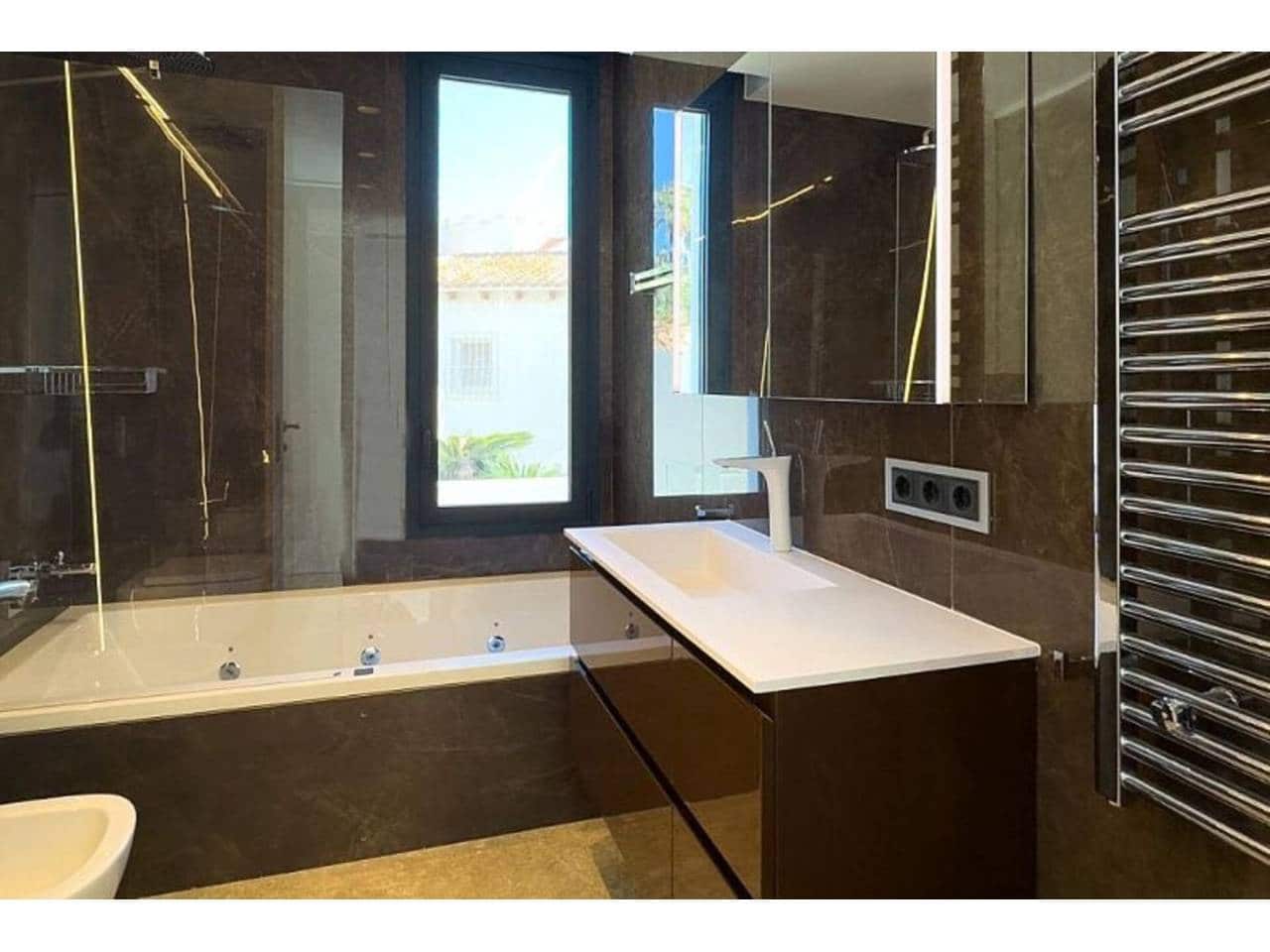 4 makuuhuone Huvila myytävänä paikassa Calpe / Calp mukana uima-altaan 
autotalli - 2 849 000 € (Ref: 8299953)