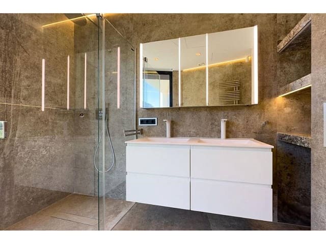 4 makuuhuone Huvila myytävänä paikassa Calpe / Calp mukana uima-altaan 
autotalli - 2 849 000 € (Ref: 8299953)