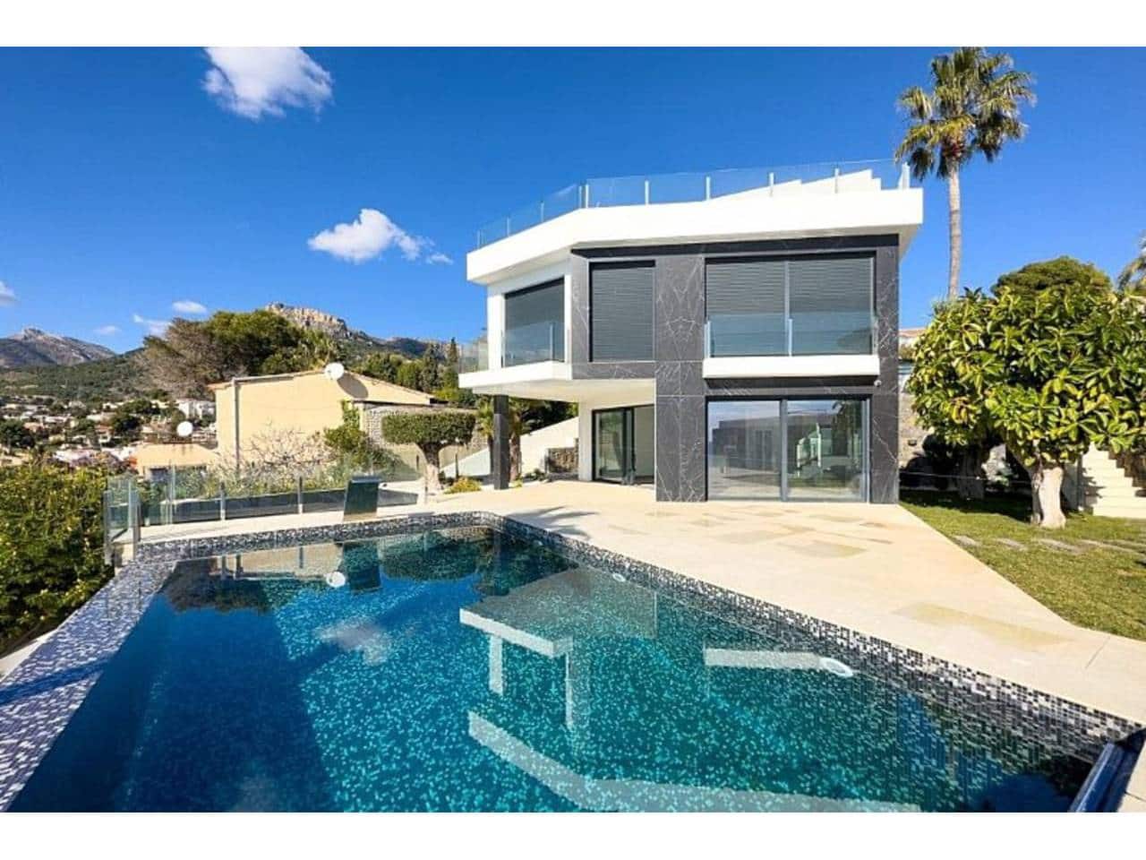 4 makuuhuone Huvila myytävänä paikassa Calpe / Calp mukana uima-altaan 
autotalli - 2 849 000 € (Ref: 8299953)