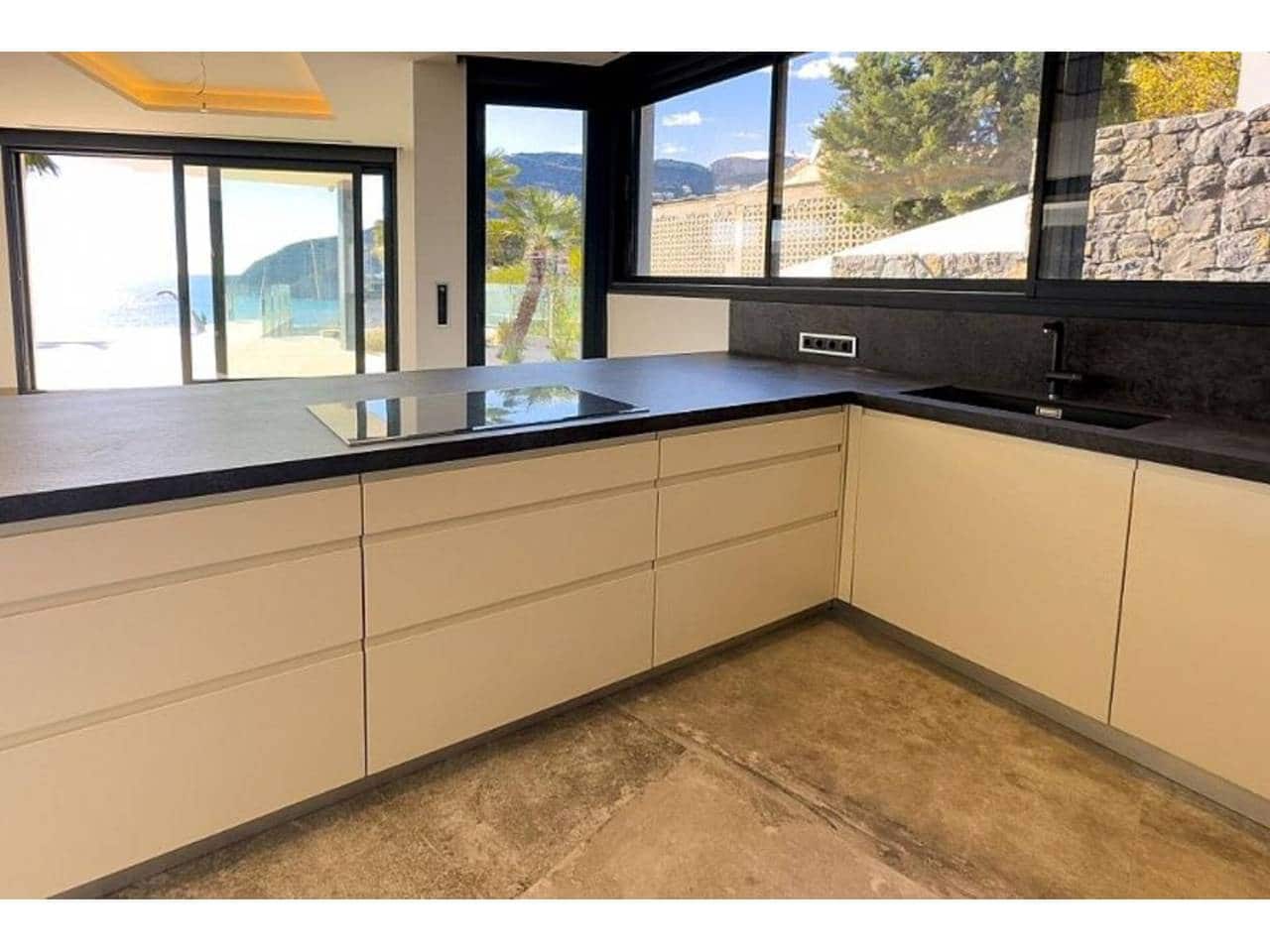 4 makuuhuone Huvila myytävänä paikassa Calpe / Calp mukana uima-altaan 
autotalli - 2 849 000 € (Ref: 8299953)