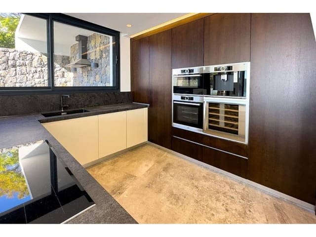 4 makuuhuone Huvila myytävänä paikassa Calpe / Calp mukana uima-altaan 
autotalli - 2 849 000 € (Ref: 8299953)