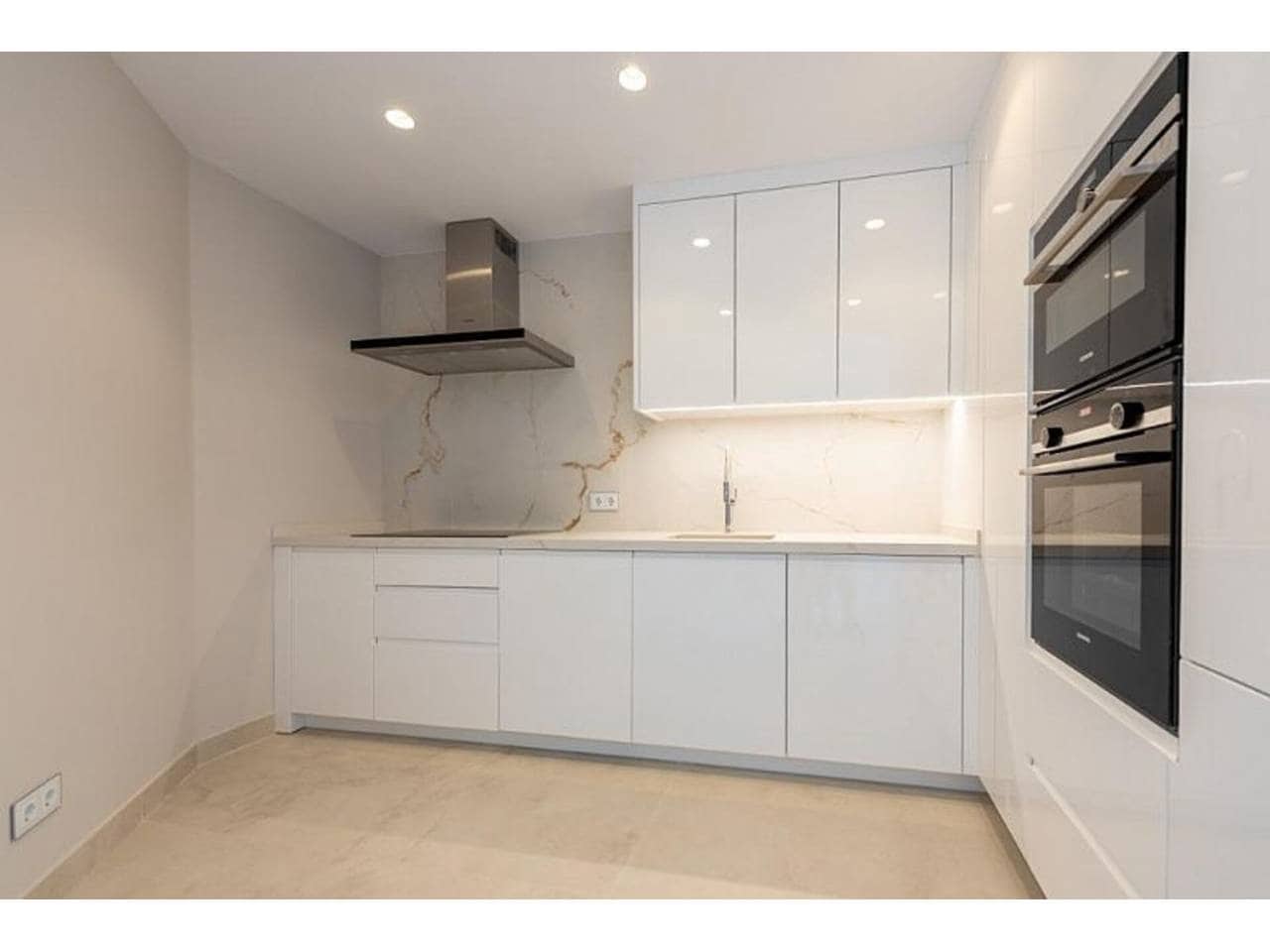 4 soveværelse Lejlighed til salg i Benidorm med swimmingpool garage - € 1.650.000 (Ref: 8306080)