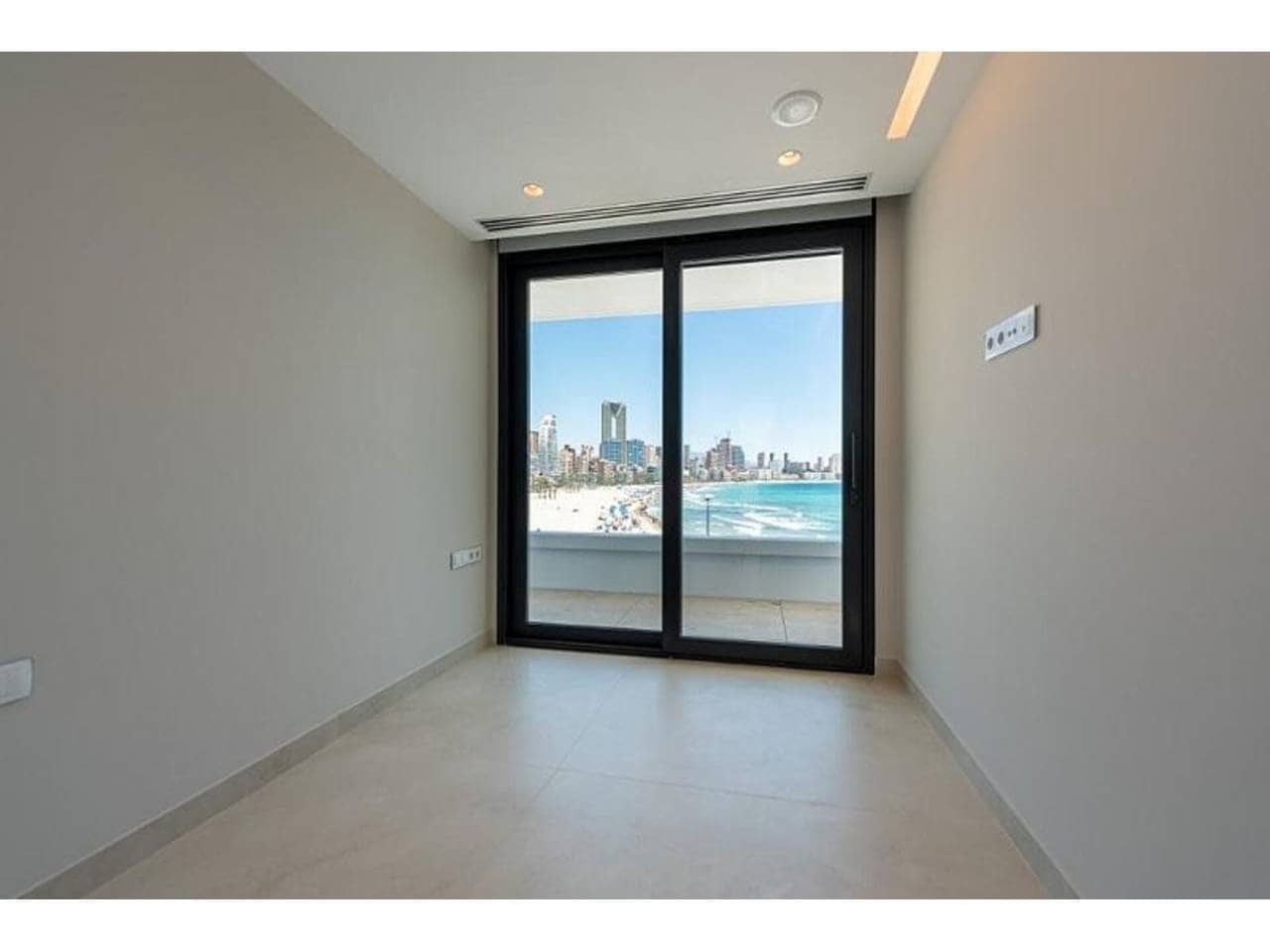 4 soveværelse Lejlighed til salg i Benidorm med swimmingpool garage - € 1.650.000 (Ref: 8306080)