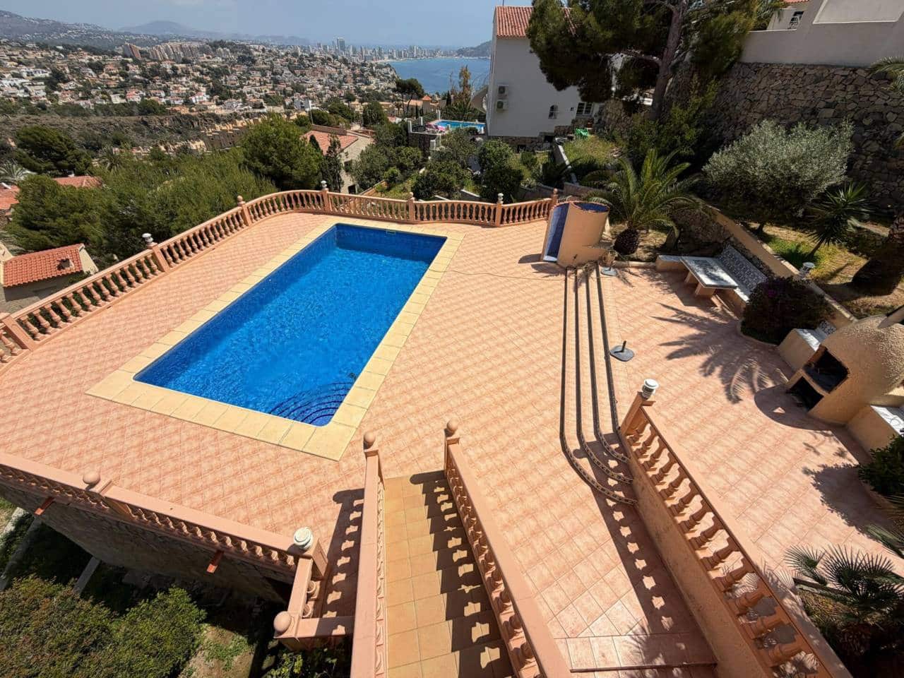 Chalet de 5 habitaciones en Calpe / Calp en venta con piscina - 650.000 € (Ref: 8737052)