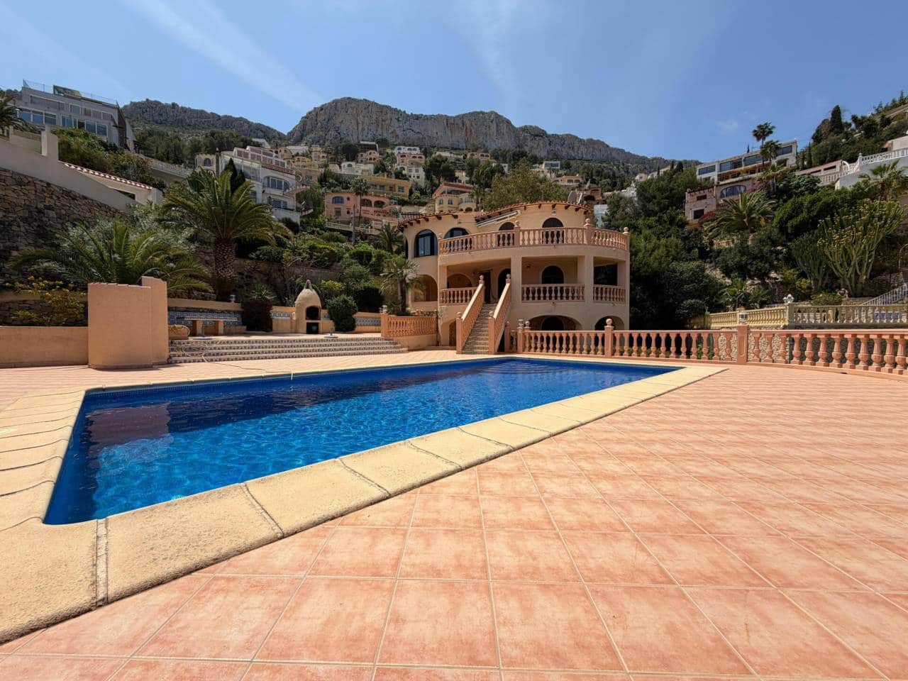 Chalet de 5 habitaciones en Calpe / Calp en venta con piscina - 650.000 € (Ref: 8737052)