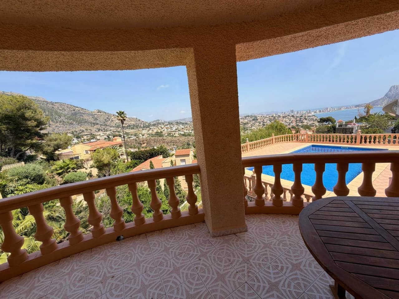 Chalet de 5 habitaciones en Calpe / Calp en venta con piscina - 650.000 € (Ref: 8737052)