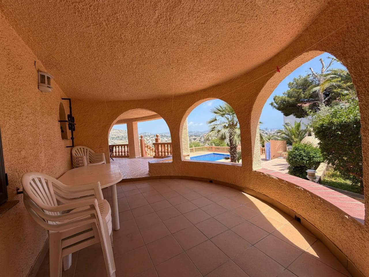 Chalet de 5 habitaciones en Calpe / Calp en venta con piscina - 650.000 € (Ref: 8737052)