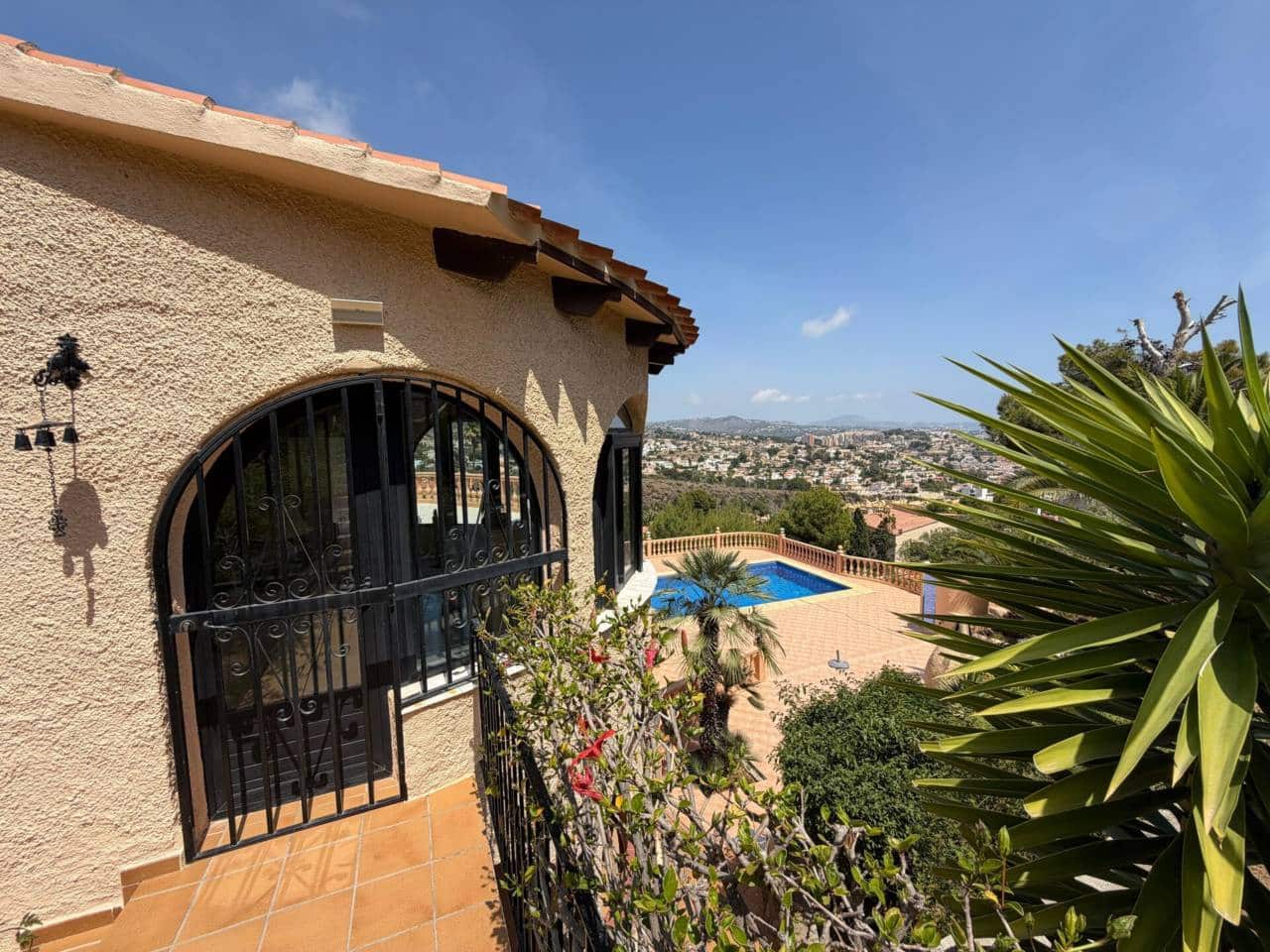 Chalet de 5 habitaciones en Calpe / Calp en venta con piscina - 650.000 € (Ref: 8737052)
