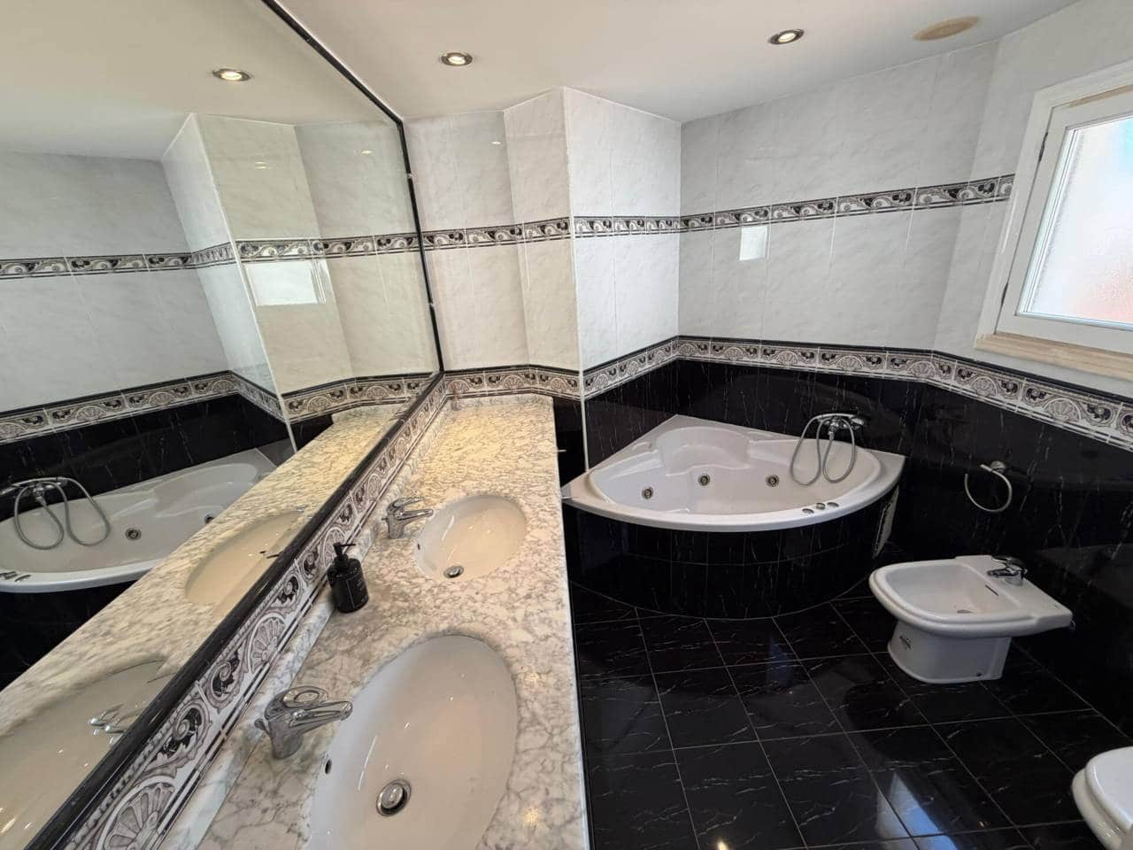 4 bedroom Villa for sale in Moraira with pool garage - € 979,000 (Ref: 8907110)