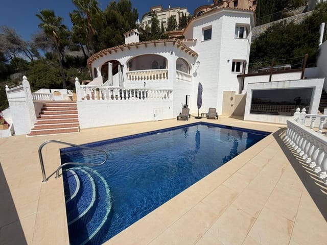 Chalet de 4 habitaciones en Moraira, Teulada-Moraira en venta con piscina garaje - 979.000 € (Ref: 8907110)