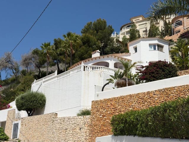 Chalet de 4 habitaciones en Moraira, Teulada-Moraira en venta con piscina garaje - 979.000 € (Ref: 8907110)