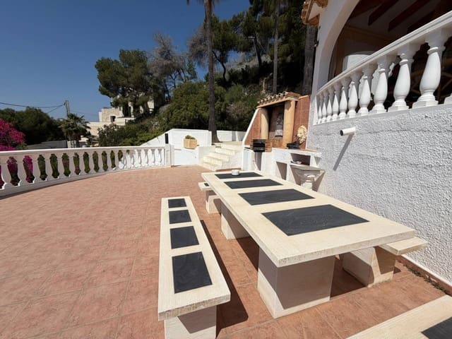 Chalet de 4 habitaciones en Moraira, Teulada-Moraira en venta con piscina garaje - 979.000 € (Ref: 8907110)