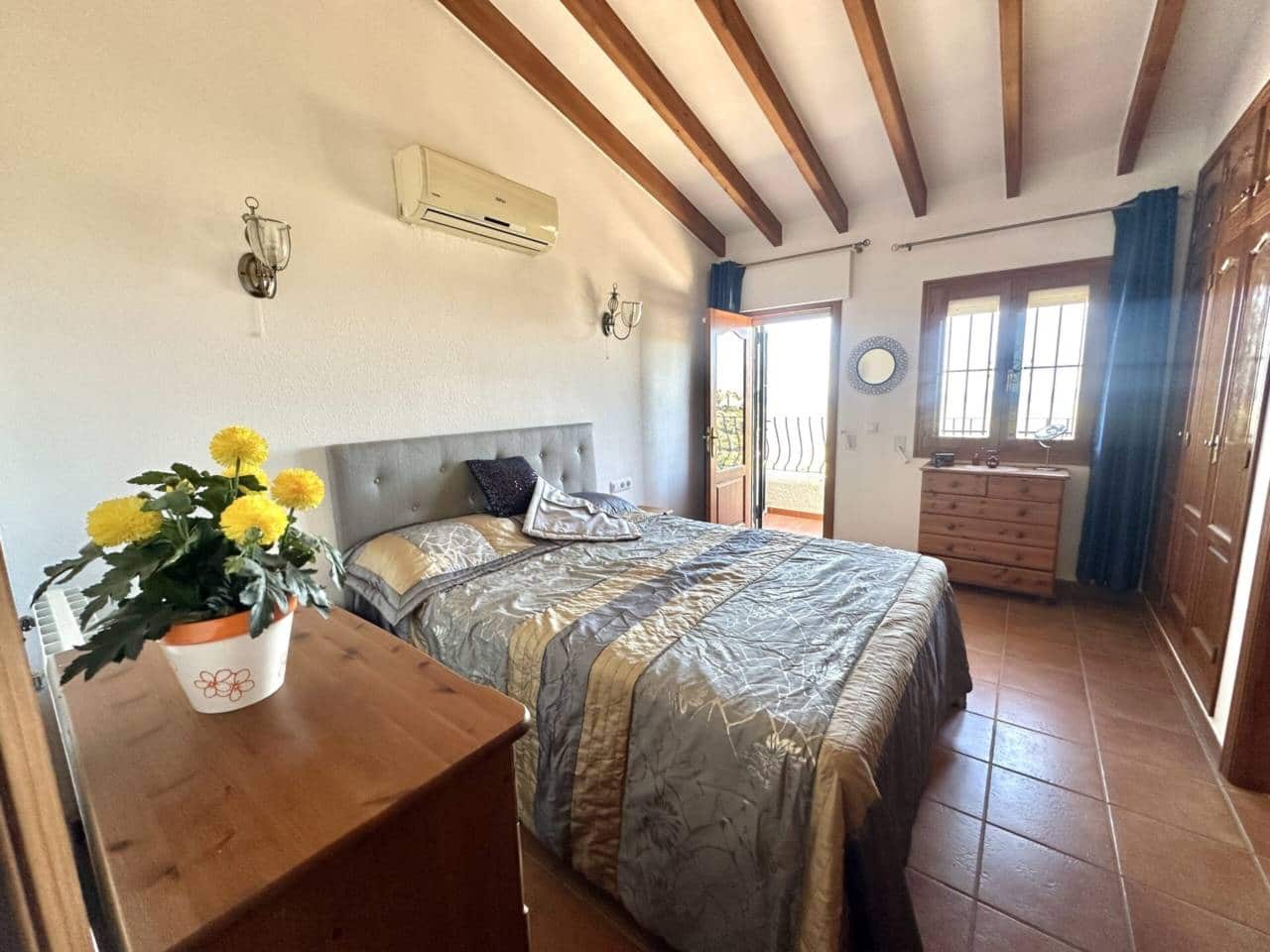 3 soveværelse Villa til salg i Monte Pego med swimmingpool garage - € 560.000 (Ref: 8998295)