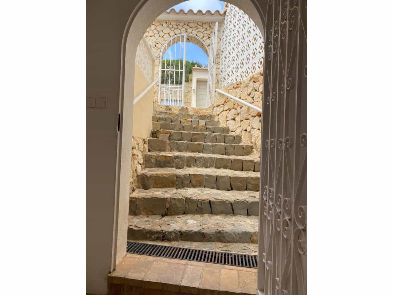 4 soveværelse Villa til salg i Calpe / Calp med swimmingpool garage - € 650.000 (Ref: 8998297)