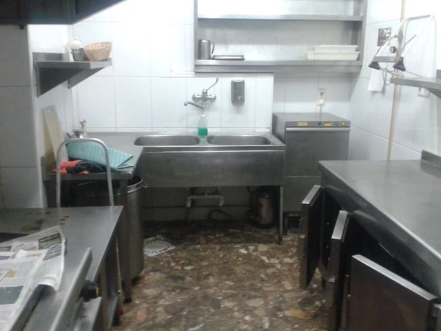 Hôtel à vendre à Oliva - 525 000 € (Ref: 9002465)